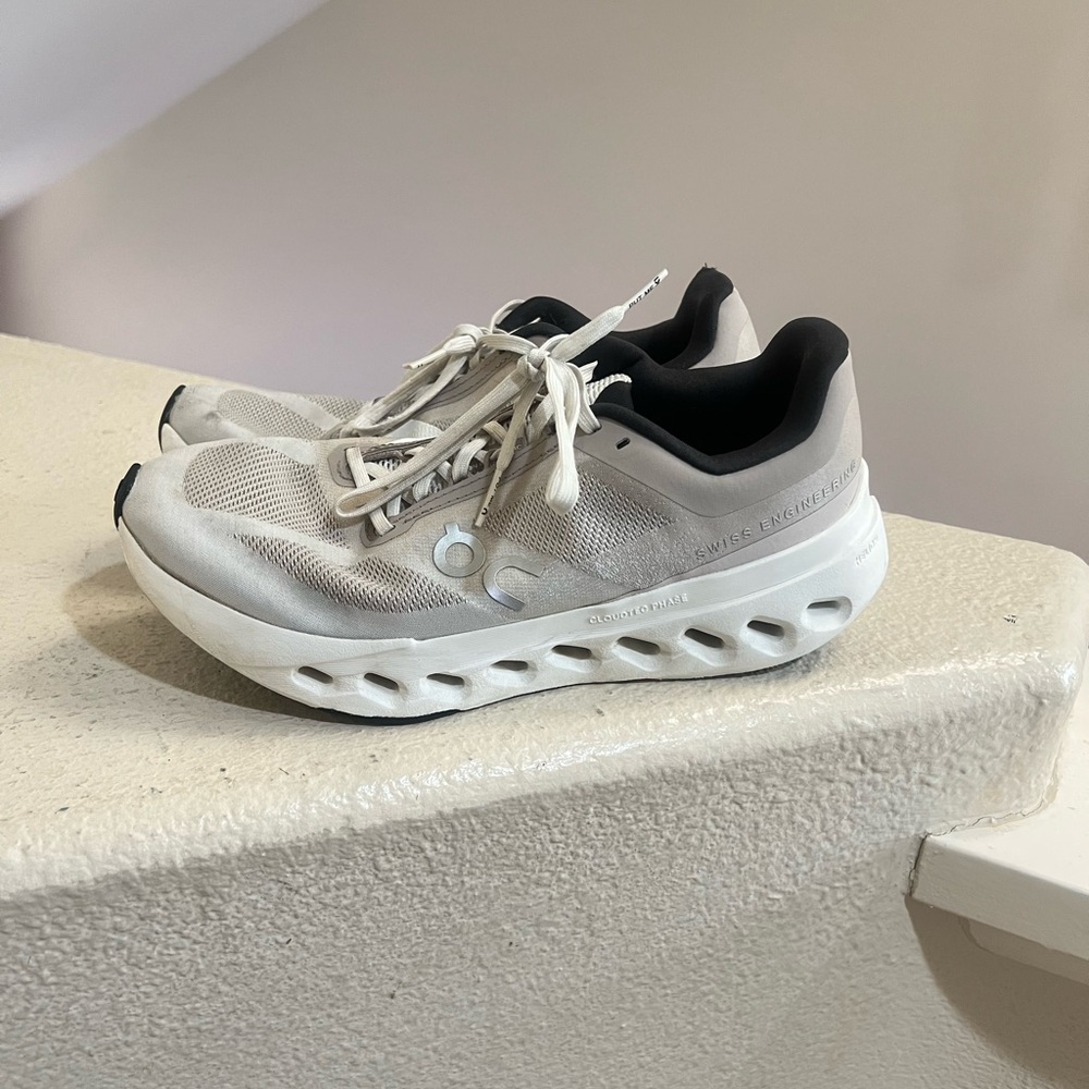 NO INSOLES On Cloudsurfer Next Running Shoes Womens SZ 7.5 Fog Ivory 3WE30053213